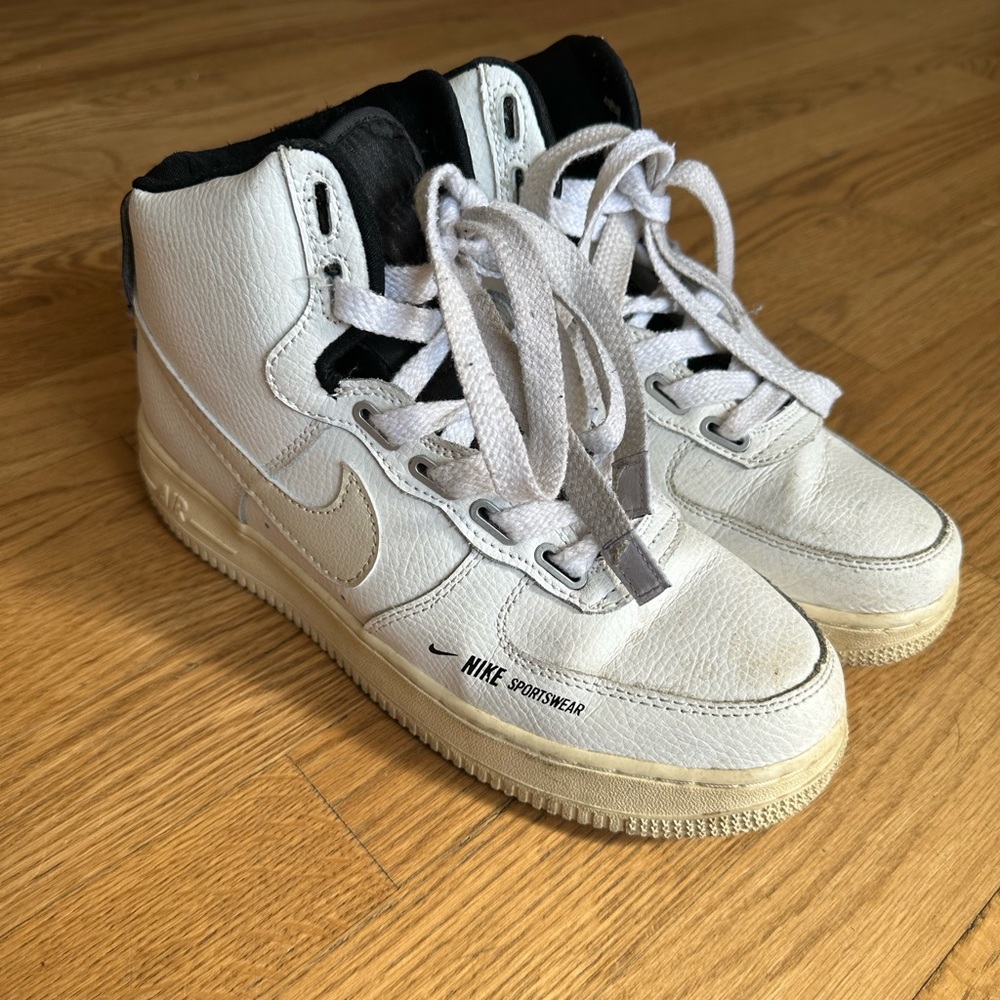 Women’s Air Force 1 High Utility ‘White’ Size 7